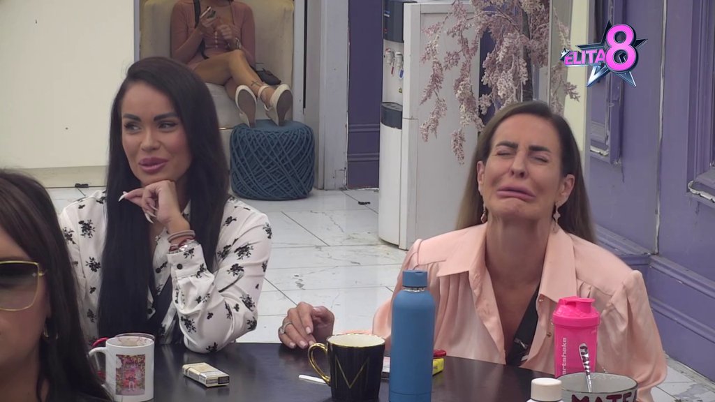 Rat do istrebljenja! Kačavenda sravnila Aneli sa temeljom, udarila gde najviše boli: Dajte štapić da vidimo je l' trudna! (VIDEO)
