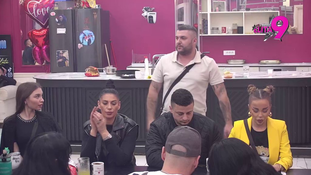 Ismejan pred svima! Mina i Terza misle da Asmin pokušava da opere Maju po svaku cenu, ali da mu ne ide (VIDEO)