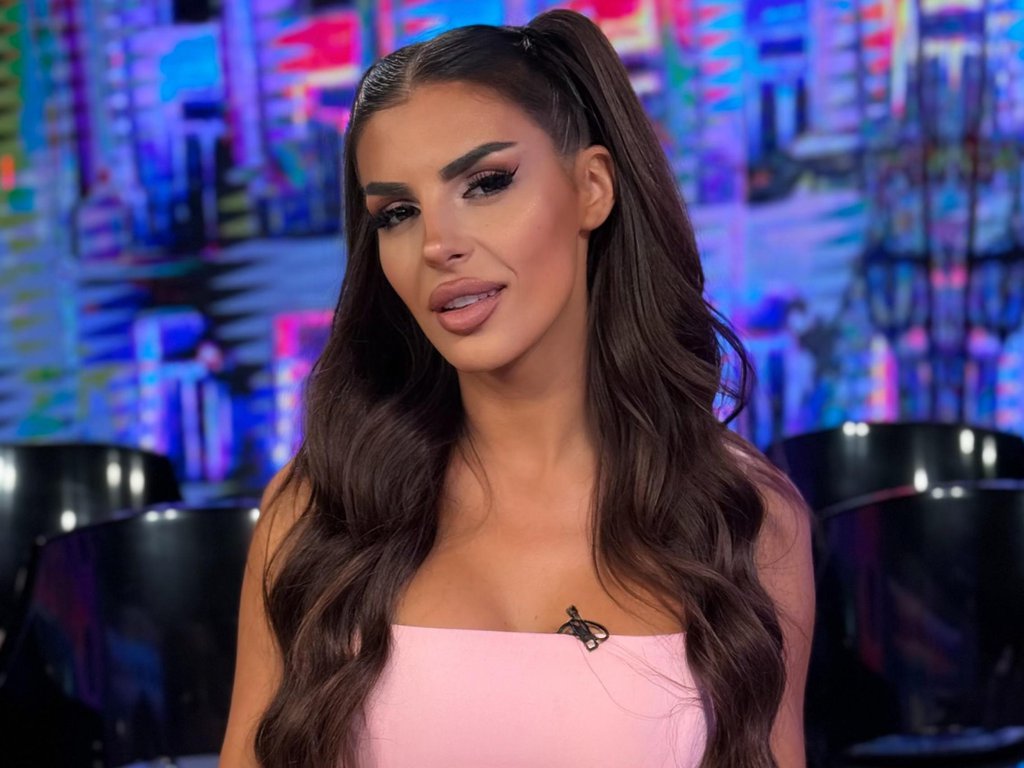 Slavlje u domu Ene Čolić: Ovo je za nju važan dan, čestitke stižu sa svih strana! (FOTO)
