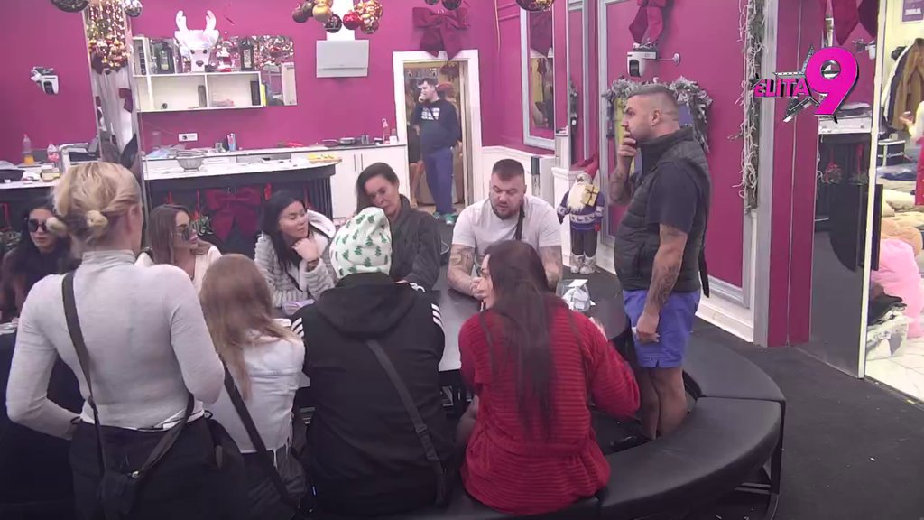 ASMIN NA TEŠKIM MUKAMA! Veliki šef poslao novo pismo, on dao sve od sebe da dešifruje rukopise učesnika! (VIDEO)