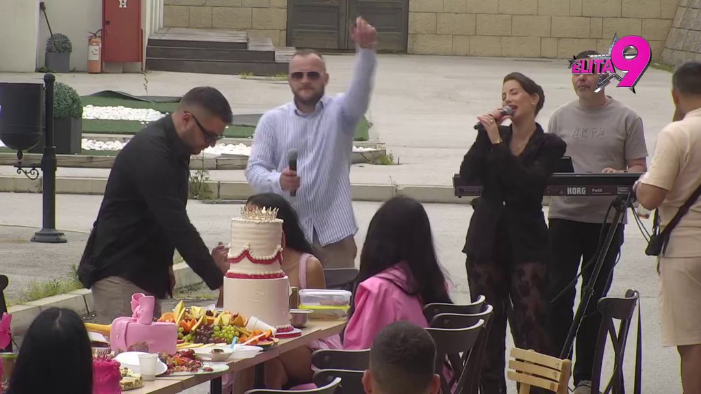 Asmin MENJA BOJE kao semafor! Primetio da je Maja za rođendan dobila LEMURA, haos u najavi! (VIDEO)