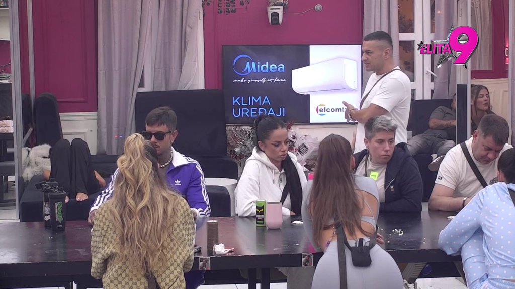 Ne znaš kad ti je ćerka rođena, blamu jedan: Terza ne štedi reči na Aneli, ispljunuo joj sve u lice šta misli o njoj, pa zaratio sa Kačavendom! (VIDEO)