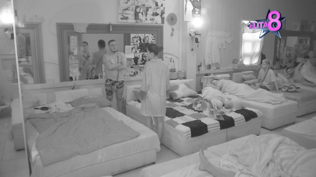 HLADAN TUŠ! Anđela jeca i preklinje Gastoza da se smiri, on ne može očima da je vidi! (VIDEO)