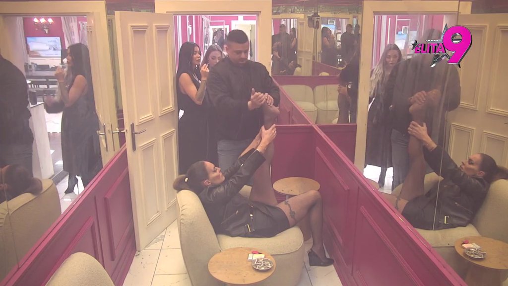 Kačavenda (50) postala gimnastičarka: Zadala domaći zadatak cimerkama, uspela da podigne nogu do plafona (VIDEO)