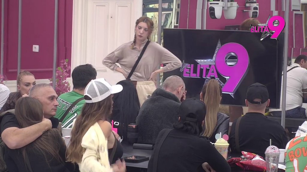 PROMENILA SVE BOJE: Hana i Asmin udruženim snagama OPLELI PO SITI, Aneli u šoku (VIDEO)