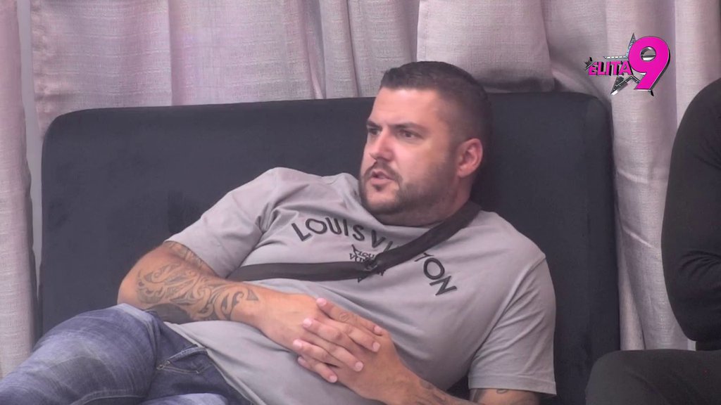 Kleo mi se tri godine da se nije čuo sa njom: Aneli i Asmin saterani u ćošak, krenuli da iznose detalje iz svog odnosa, Stanija šokirana novim saznanjima  (VIDEO)