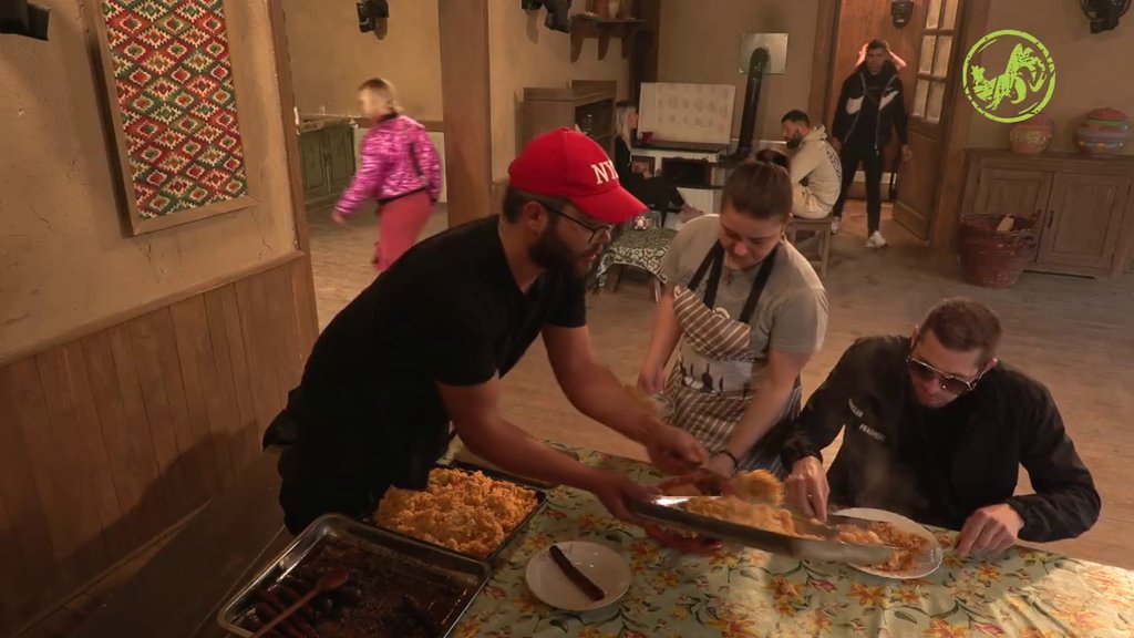 Gazda ne štedi! Poslužio doručak kakav se retko viđa, pa najavio šta im sledi: Lili ga oborila sa nogu samo jednim pitanjem, farmeri plakali od smeha