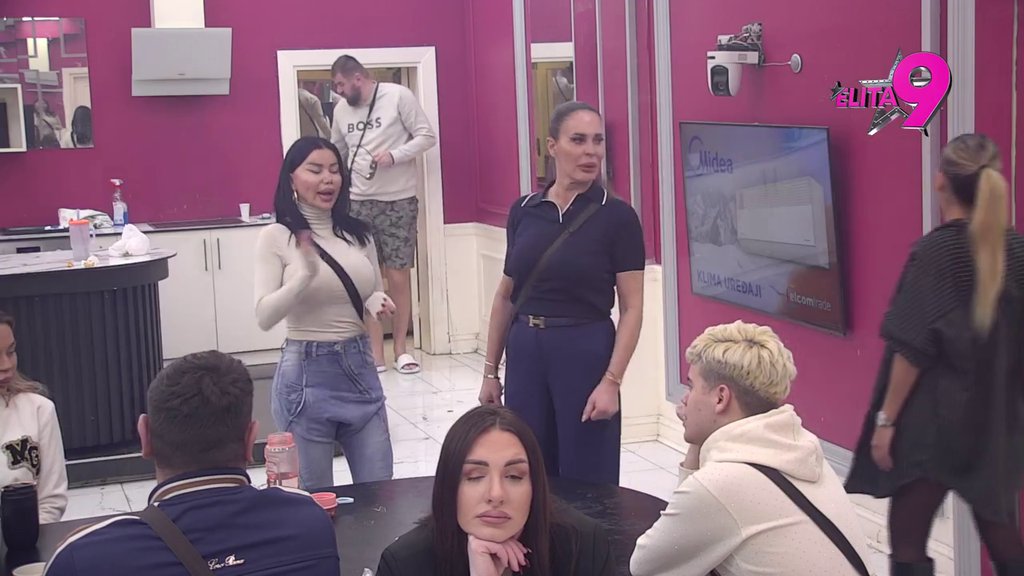 Pozajmila joj NOVAC, a sad je drži u šaci? Kačavenda ostaje bez poslednjeg prijatelja: Otkriveno kako je blatila i pljuvala Vanju Živić, Janjuš i Anđelo izneli sve detalje! (VIDEO)