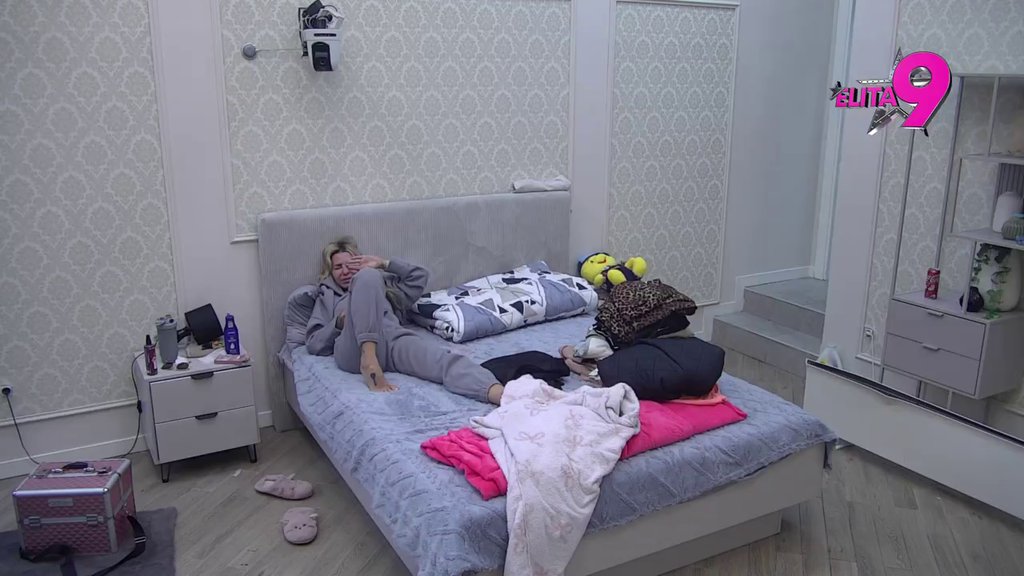 OSEĆAM KAO DA SAM SAMA NA SVETU: Aneli briznula u plač, kaje se zbog raskida sa Lukom! (VIDEO)