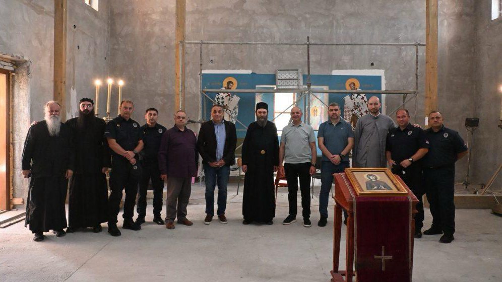 Starešina manastira Hilandar posetio Hram Svete Petke u KPZ u Sremskoj Mitrovici