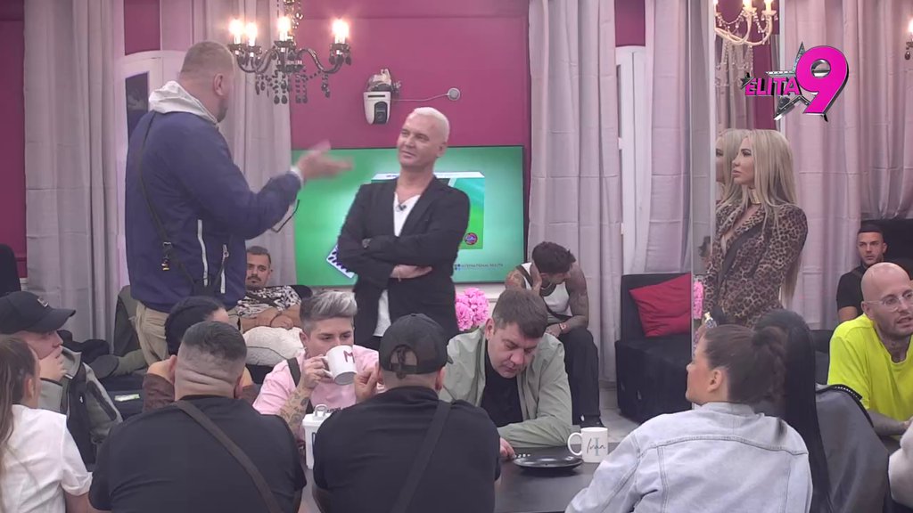 Haos u Beloj kući: Mini pala roletna, pa brutalno nagazila Aneli! Janjuš je dokrajčio argumentima, tenzija dostigla vrhunac! (VIDEO)