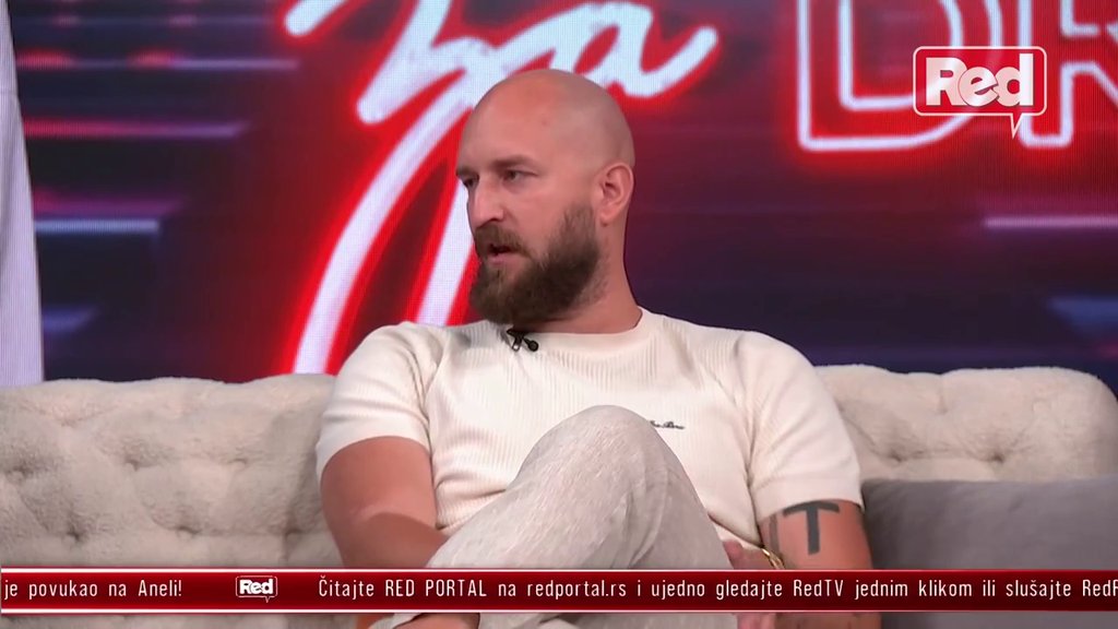 Napolju je nije spominjao, nemaju perspektivu! Đukićev drug otkrio da ne veruje u njegovu i Anelinu ljubav: Ozvaničili su vezu jer se plašio da Ahmićka ne ode kod drugog (VIDEO)