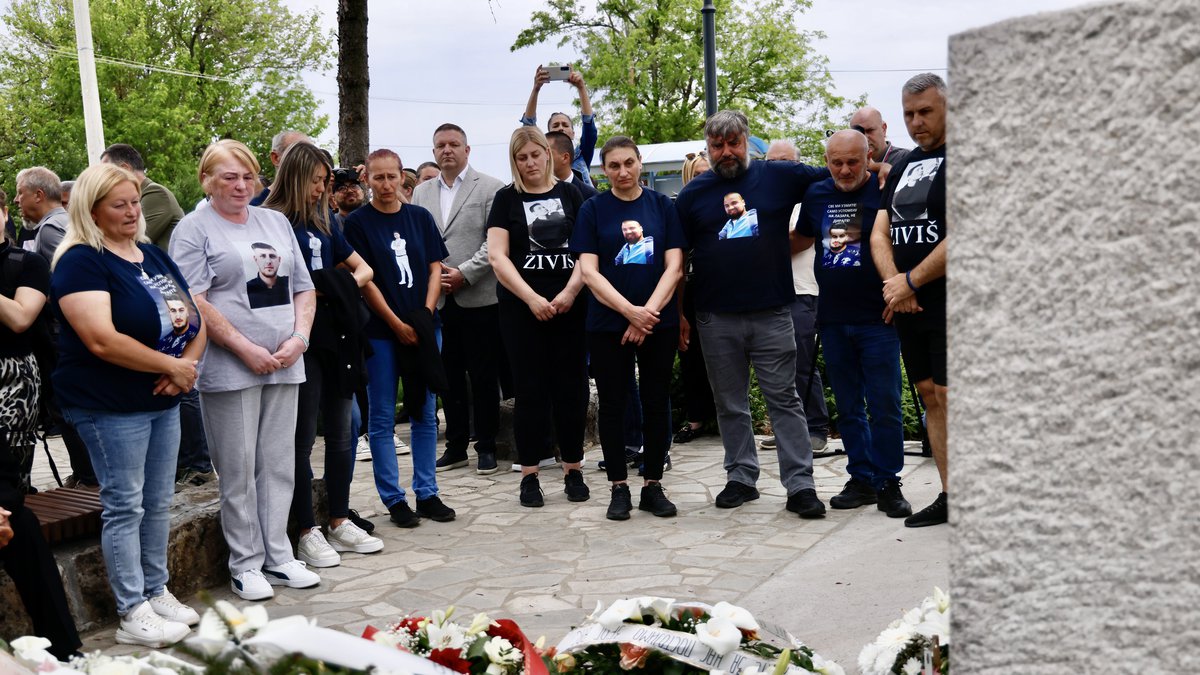 Prekinut program na svim televizijama u Srbiji: Tačno u 22.30 emitovana OVA PORUKA