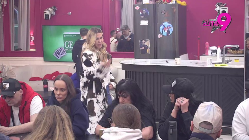 I ti si nečija ćerka: Janjuš zapušio usta Maji Marinković, životom brani Aneli od svih napada! (VIDEO)