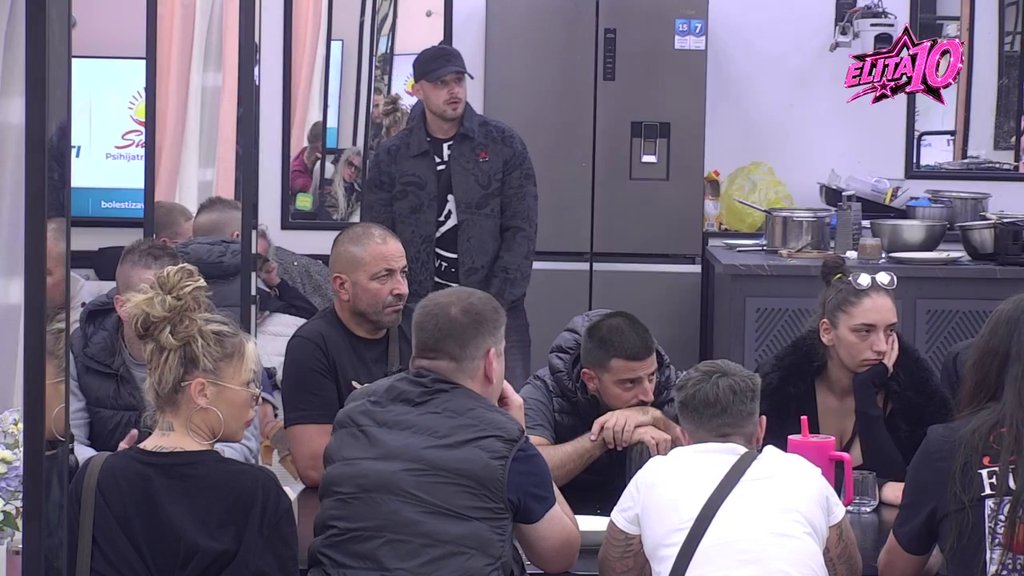 Udario mi je glavu o volan, vukao me je za kosu po stanu: KAKAV KARAMBOL! Sanja Grujić otkrila da je Stefanović tukao nju, svoju majku i oca (VIDEO)