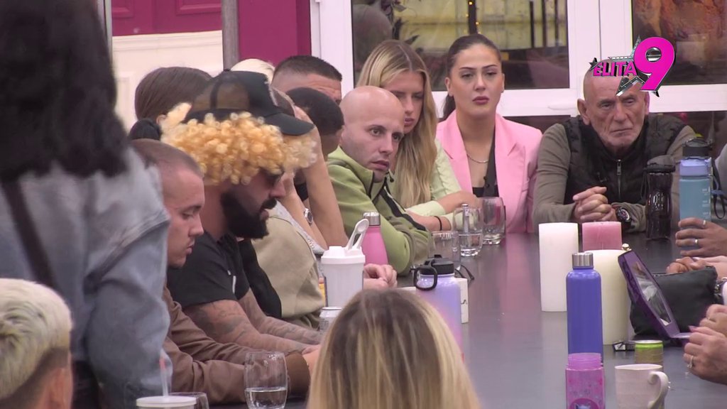 Ti si ljigavko, prezervativu jedan: Kačavenda vinula Maju u nebesa, pa patosirala Luku činjenicama iz Elite 8, pa spomenula Baju: Izbacio ih je iz salona, Aneli je platila feniranje! (VIDEO)