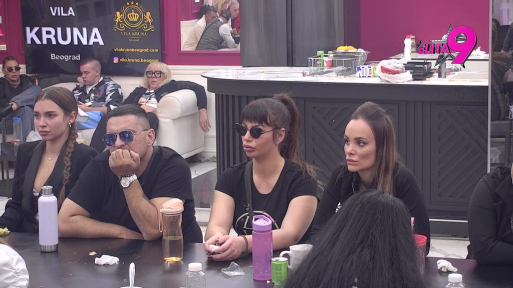 SRAMNO PONAŠANJE: Teodora blati Bebicu nakon što je video kako je Asmin mazi po butini, Maja šokirana njenim postucima, Filip preko toga ne prelazi (VIDEO)