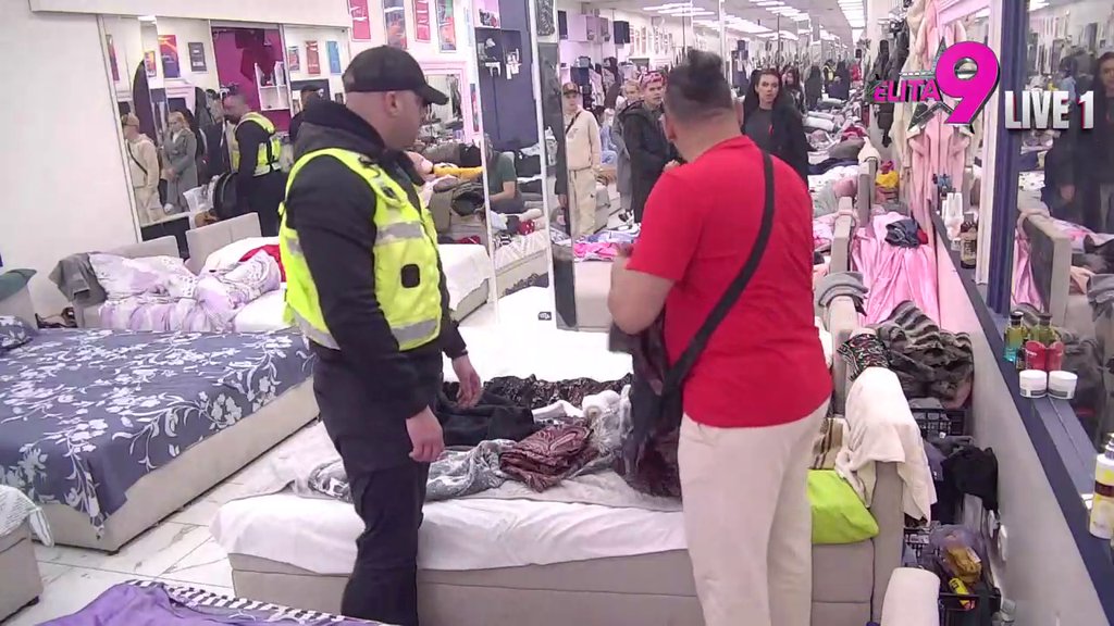 Karambol kakav se ne pamti: Bora Santana doživeo pomračenje i brutalno izvređao Anitu, umešao se Luka i nastao haos epskih razmera! (VIDEO)