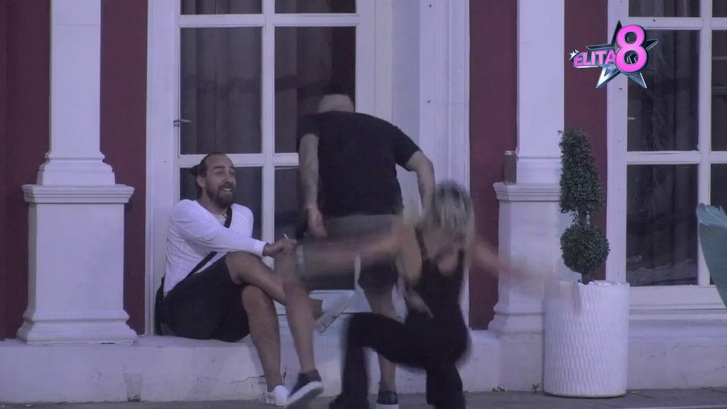 Urnebesan pad Sofije Janićijević: Pokušala da zajaše Terzu, pa se srušila kao sveća! (VIDEO)