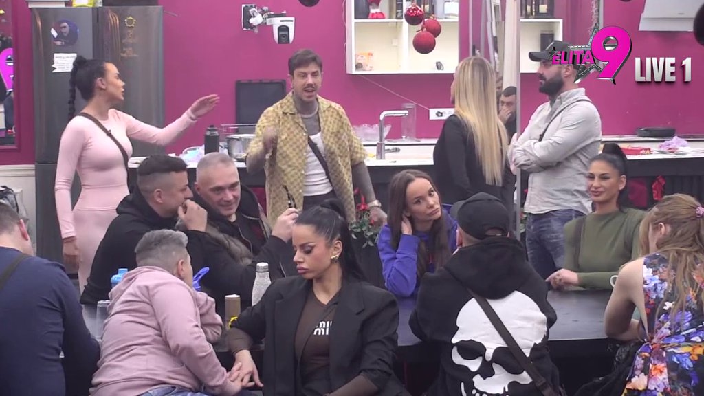 Upalio centrifugu: Filip se svim silama pere od emocija prema Aniti, Maja stala u njegovu zaštitu protiv Luke! (VIDEO)