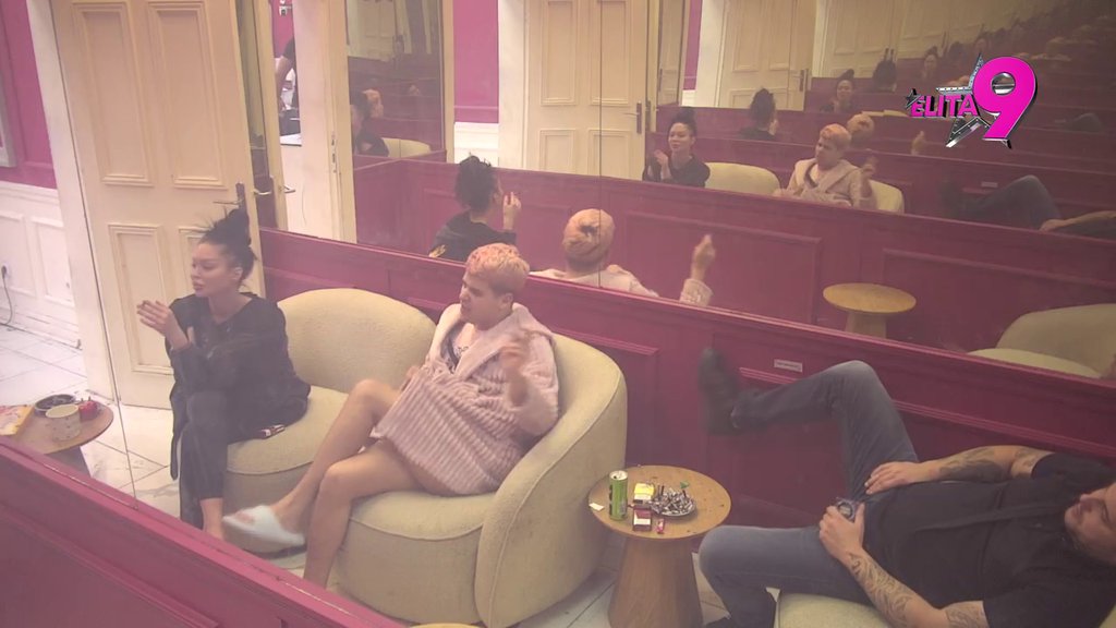 PRATI I KAD JE U PMS-u: Asmin ne odustaje od Maje, ponovo joj stavio do znanja da je želi za devojku (VIDEO)