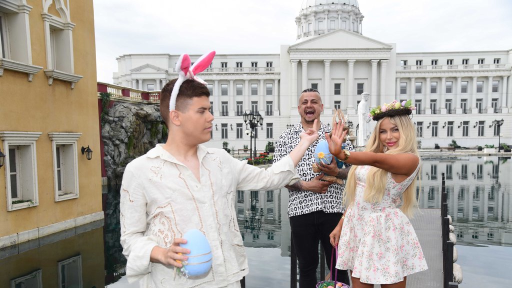 GLAVNI PROTIVNIK NJIHOVOG ODNOSA: Uroš Stanić ne želi ni za praznik da spusti loptu sa Sofijom i Terzom, njegovo gađenje se ocrtalo na licu!