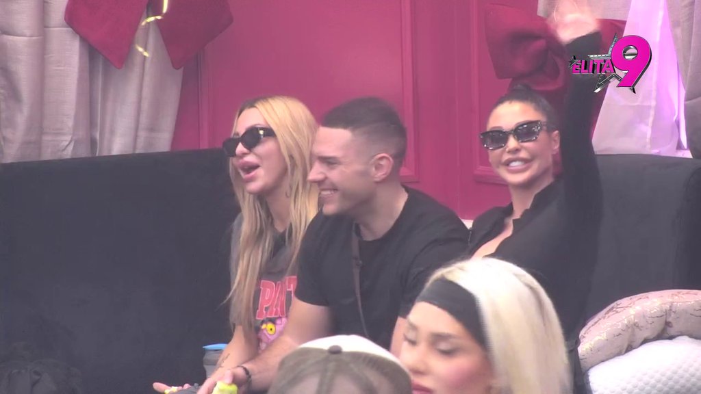 Ovaj kadar najviše boli Alibabu: Anđelo u sendviču između Maje i Aneli, paklena trojka mnogima bode oči! (VIDEO)