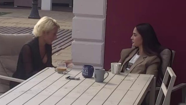 Gledam tebe, vidim tvoje grudi! Anđela počela da sprda Jasenku, pa joj tražila imovinsku kartu (VIDEO)