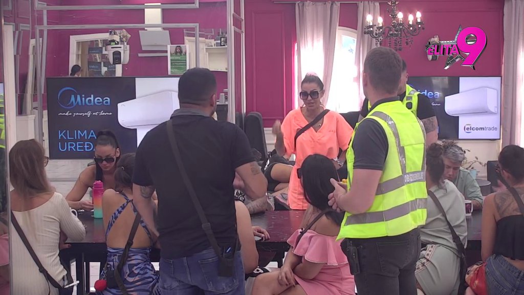 ZAREŽALI JEDNO NA DRUGO: Sukob bivših se nastavlja, ispljunuli sve i svašta jedno drugom u lice! (VIDEO)
