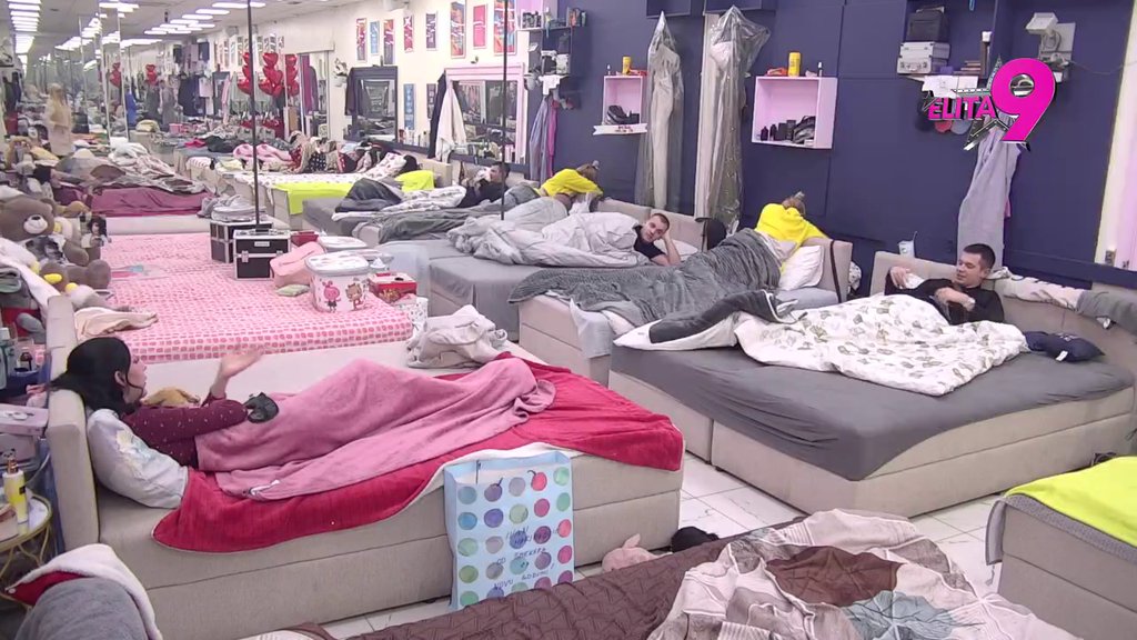 Drama u gnezdu Hane i Nerija! Ona shvatila da je on kulira ceo dan, legla i počela da plače (VIDEO)