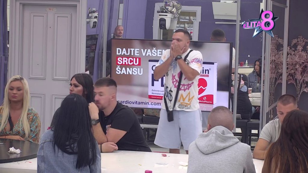 Gastoz uhvatio Anđelu u novoj laži: Saznao istinu o njenom p*rno klipovima, nastao karambol u Beloj kući! (VIDEO)