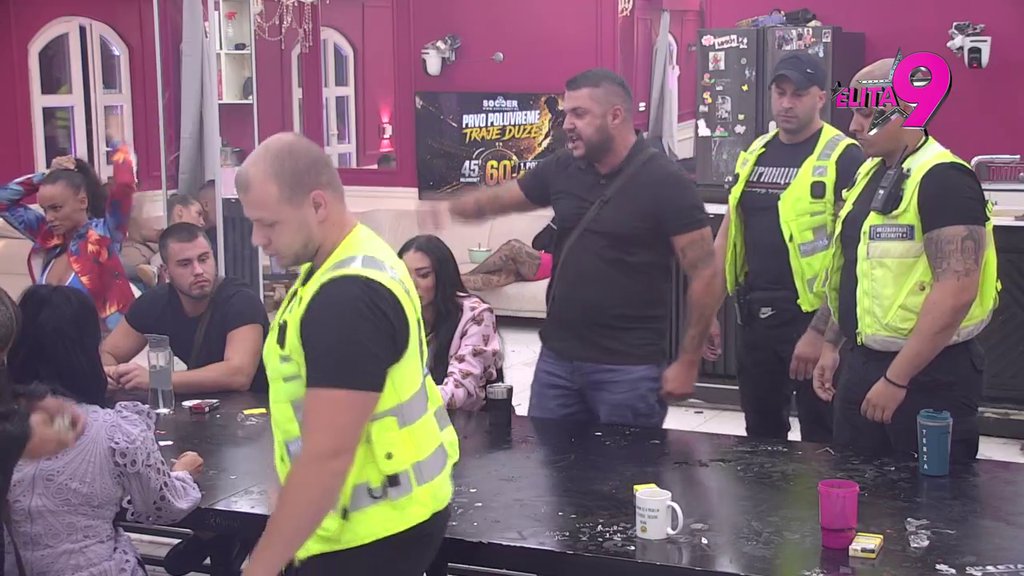 NASTAVILI SA PRLJAVIM VEŠOM: Aneli ne štedi Asmina, poručila mu da će za starateljstvo boriti na sudu, on šokirao stavom: Moja ćerka neće upoznati moju devojku (VIDEO)