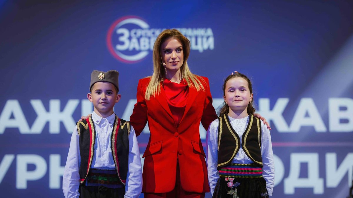 ‘SNAŽNA DRŽAVA, SIGURNA PORODICA’ Milica Đurđević Stamenkovski podelila snimak sa skupa Zavetnika u Sava centru (VIDEO)