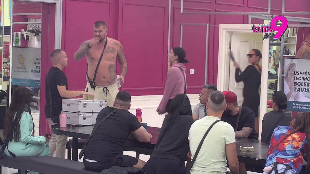 Skandal do skandala: Uroš otkrio da je Hana opštila sa ženom, ona skočila kao oparena i otkrila istinu! (VIDEO)