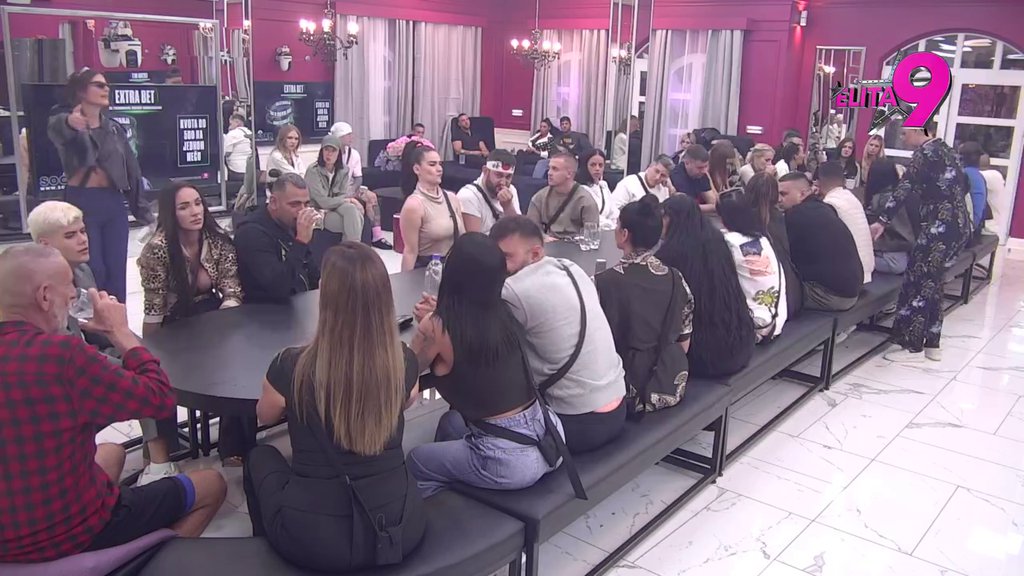 HAOS! Tanja skočila na Vanju, pljuštale uvrede, a onda se u sve umešala Kačavenda (VIDEO)