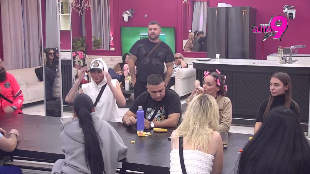 Muk u Beloj kući! Pop svojim obraćanjem ostavio sve bez teksta, najavio ispovest koja će šokirati sve! (VIDEO)