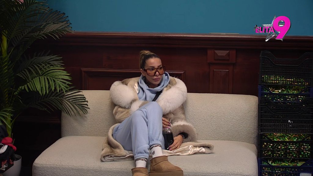 ŽVALAVIŠ SE SA JANJUŠEM, DOBACUJEŠ LUKI, FLERTUJEŠ SA ANĐELOM... Lepi Mića rešio da IZREŠETA Aneli, neće više da čuva njenu čednost! (VIDEO)