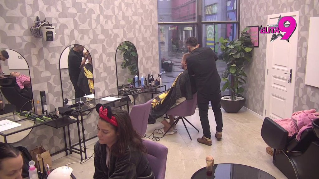 NJIMA SE NAJVIŠE POSREĆILO: Janjuš i Boginja prvi stigli u frizerski salon! Rešili da promene OVO! (VIDEO)