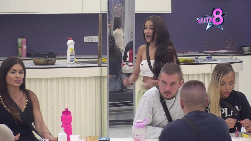 SAGA STEFANI, MUNJE I MATORE NE JENJAVA! Udaraju iz svih raspoloživih sredstava, Grujićeva dolila ulje na vatru: Hoćeš da pričam što više ne pozdravljaš malu Dunju?! (VIDEO)