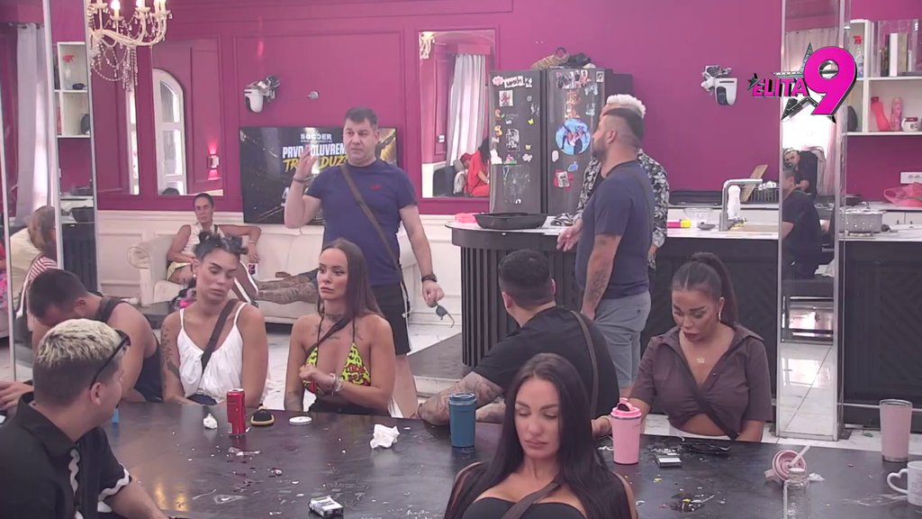 Vaša situacija nije smešna uopšte: Bebica argumentovano sasuo Alibabi sve u lice, ne štedi reči (VIDEO)