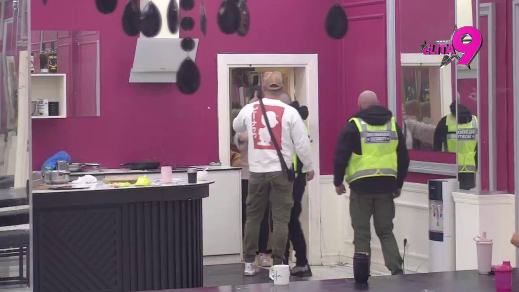 RAT NA TRI FRONTA: Luka ponovo pokušao da bude žrtva, nakon što je provocirao Advokaticu, ona ga vratila na fabrička (VIDEO)