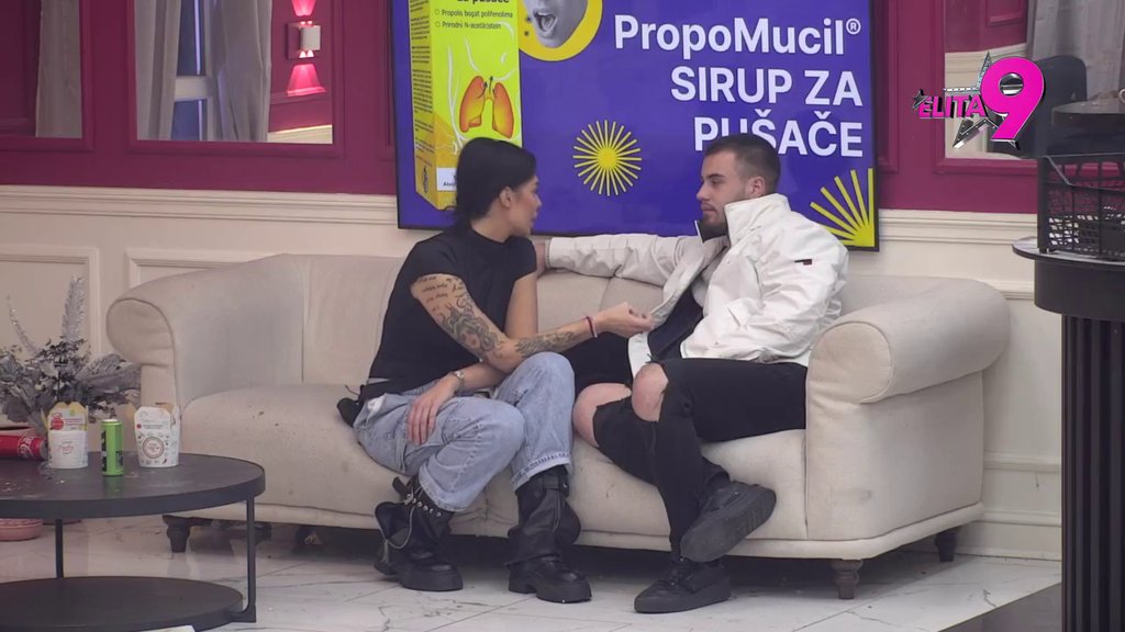 Njegova je poslednja: Viktor presavio Minu na rame, pa je odneo da reše probelem (VIDEO)