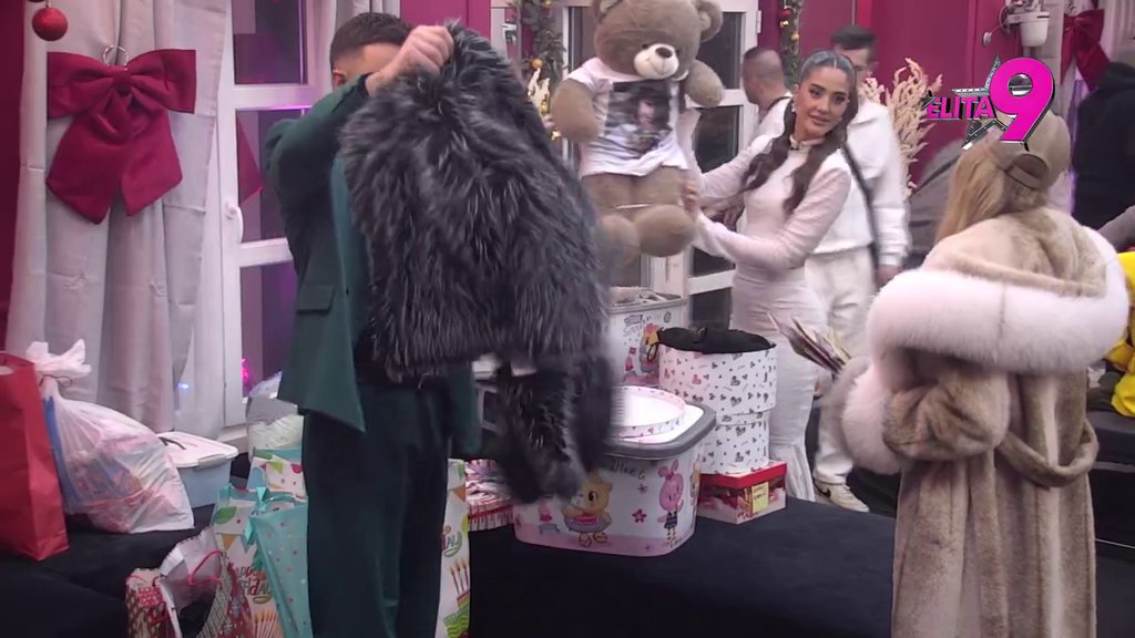 Voli te mama najviše na svetu: Aneli se izgrlila sa Anđelom, pa se obratila ćerkici Nori (VIDEO)