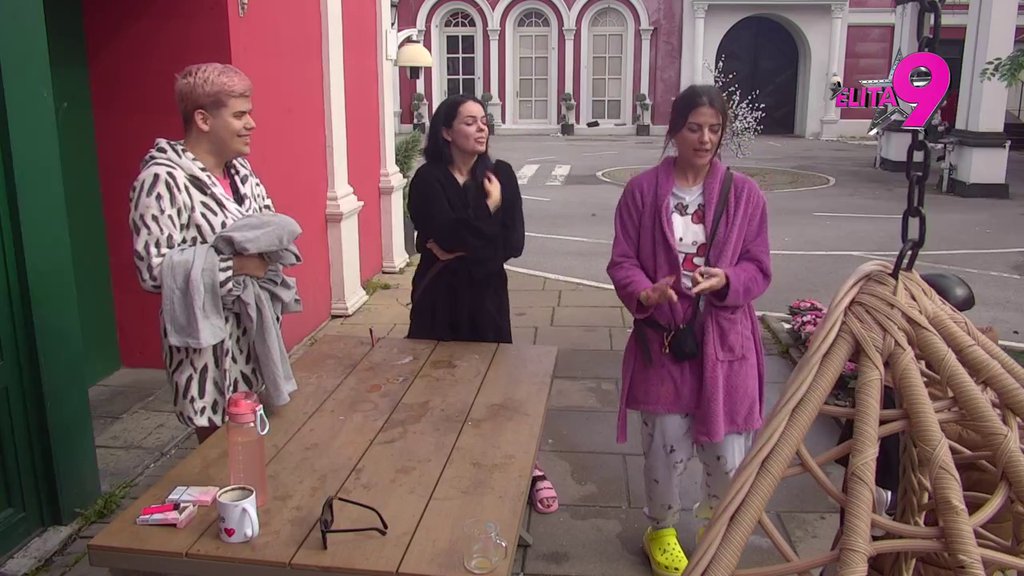 Četiri poze, plus oralni! Toša i učesnici IZREŠETALI Jovanu pevačicu, ona priznala: Ja sam sreda devojka, videćemo da li ponavljamo večeras! (VIDEO)