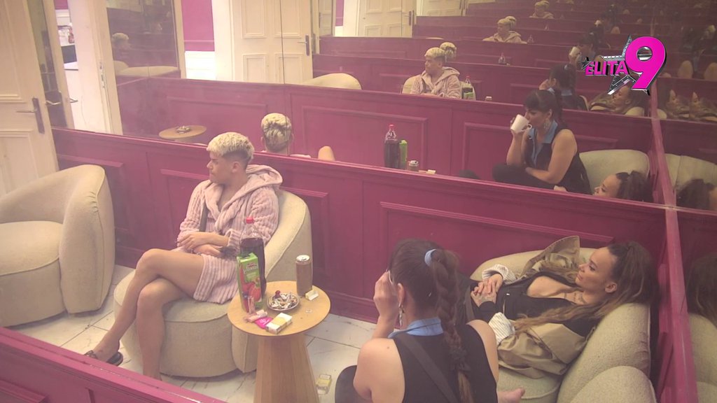 Sebe pokušava da opere: Teodora svim silama gazi Maju da je utorak devojka, Miljana je unakazila! (VIDEO)