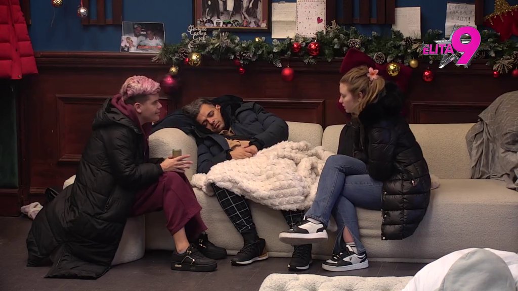 Pao u očaj: Boru pojeo blam zbog sinoćnog haosa, Uroš pokušava da ga izvede na pravi put! (VIDEO)