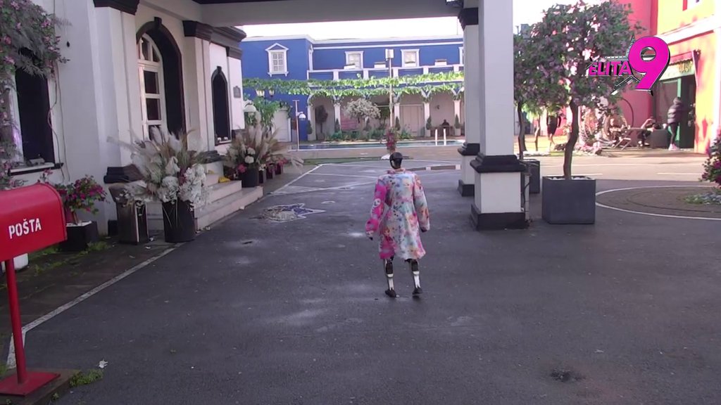 SREĆNE OČI ŠTO GA VIDE! Toša stigao u Elitu s pesmom, a tek da mu vidite stajling! (VIDEO)