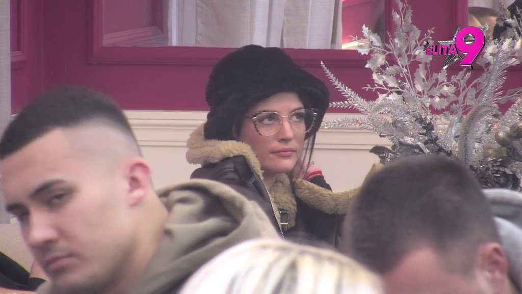 Dotakla dno: Bora Santana provalio da advokatica nema kome da da velike budžete, odmah je opljuvao! (VIDEO)