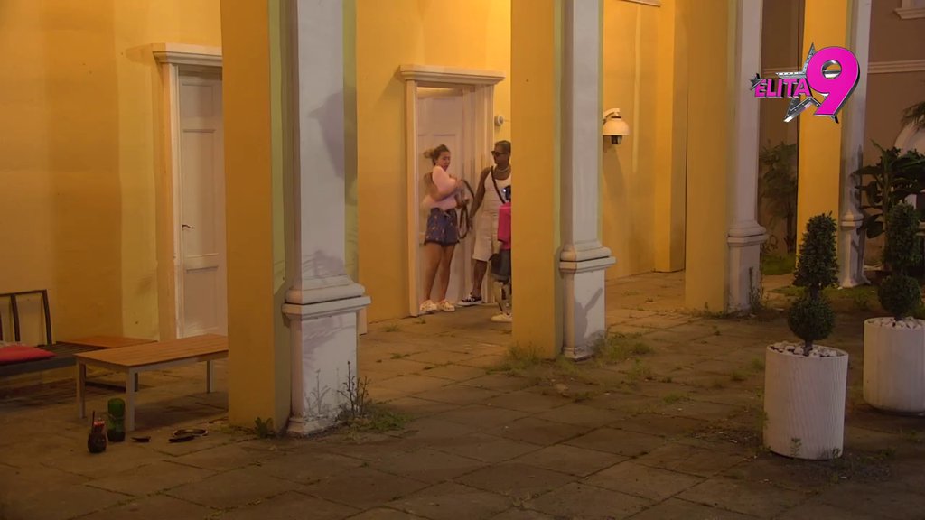 KVARNA JE, ŽELI DA NANOSI ZLO LJUDIMA: Aneli nazvala Sofiju spletkarom, roni suze zbog uverenja da je pokušava da unese NEMIR u njen odos sa Filipom! (VIDEO)
