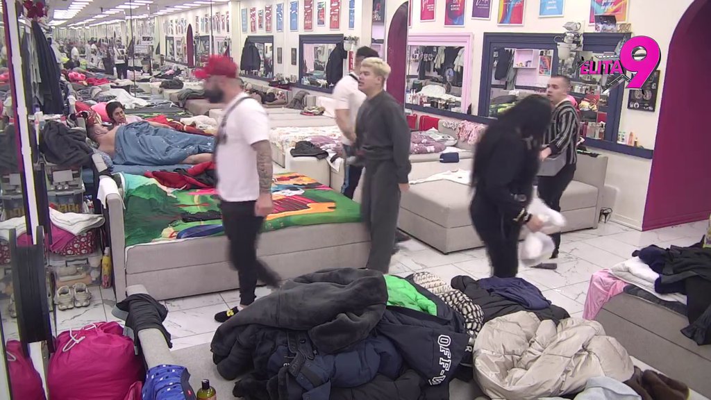 DRAMA BEZ KRAJA! Luka i Anita napravili KRŠOLOMIJU po Odabranima, otimali se za posteljinu i jastuke, a onda im Uroš ZAPRŽIO ČORBU! (VIDEO)